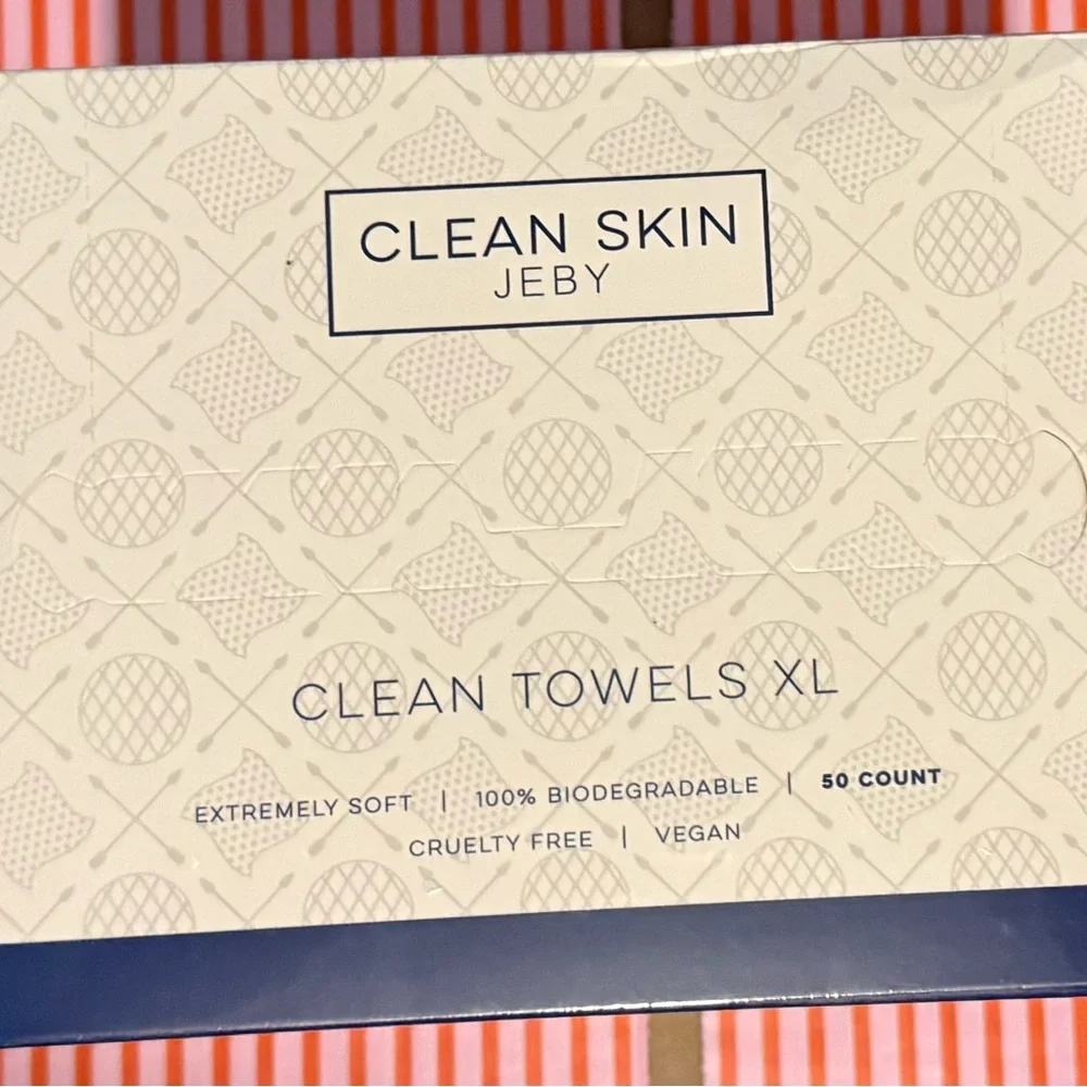 Clean Skin Club Disposable Wash Cloths Towels XL 50 Count New in Sealed Box - Picture 1 of 5
